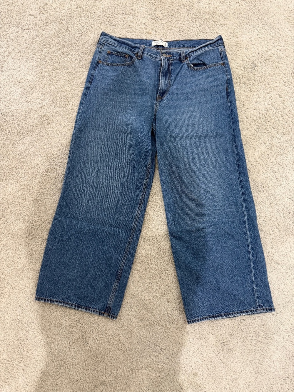 Abercrombie & Fitch The Ultra Loose Low Rise 32S - Worn ONCE. Smoke Free home